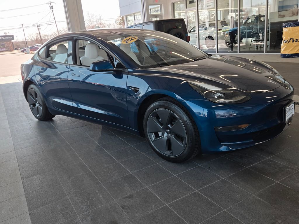 Used 2023 Tesla Model 3 Standard Range image 4