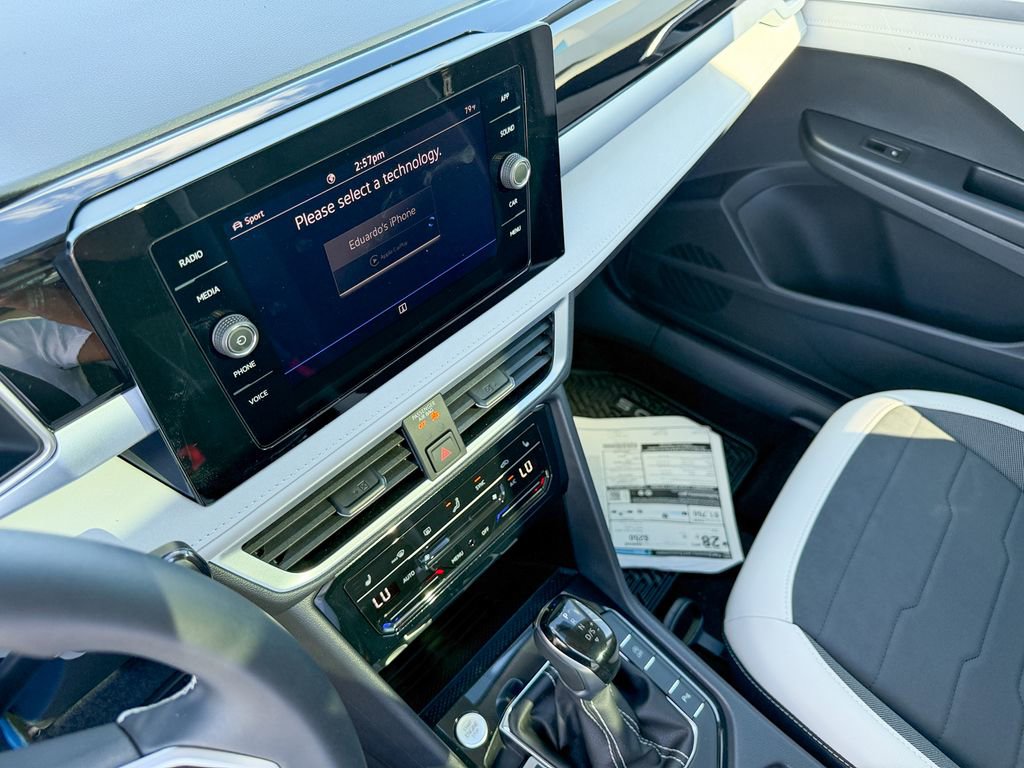 New 2026 Volkswagen Taos SE image 18