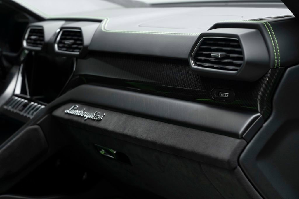 Used 2021 Lamborghini Urus AWD/4WD image 32