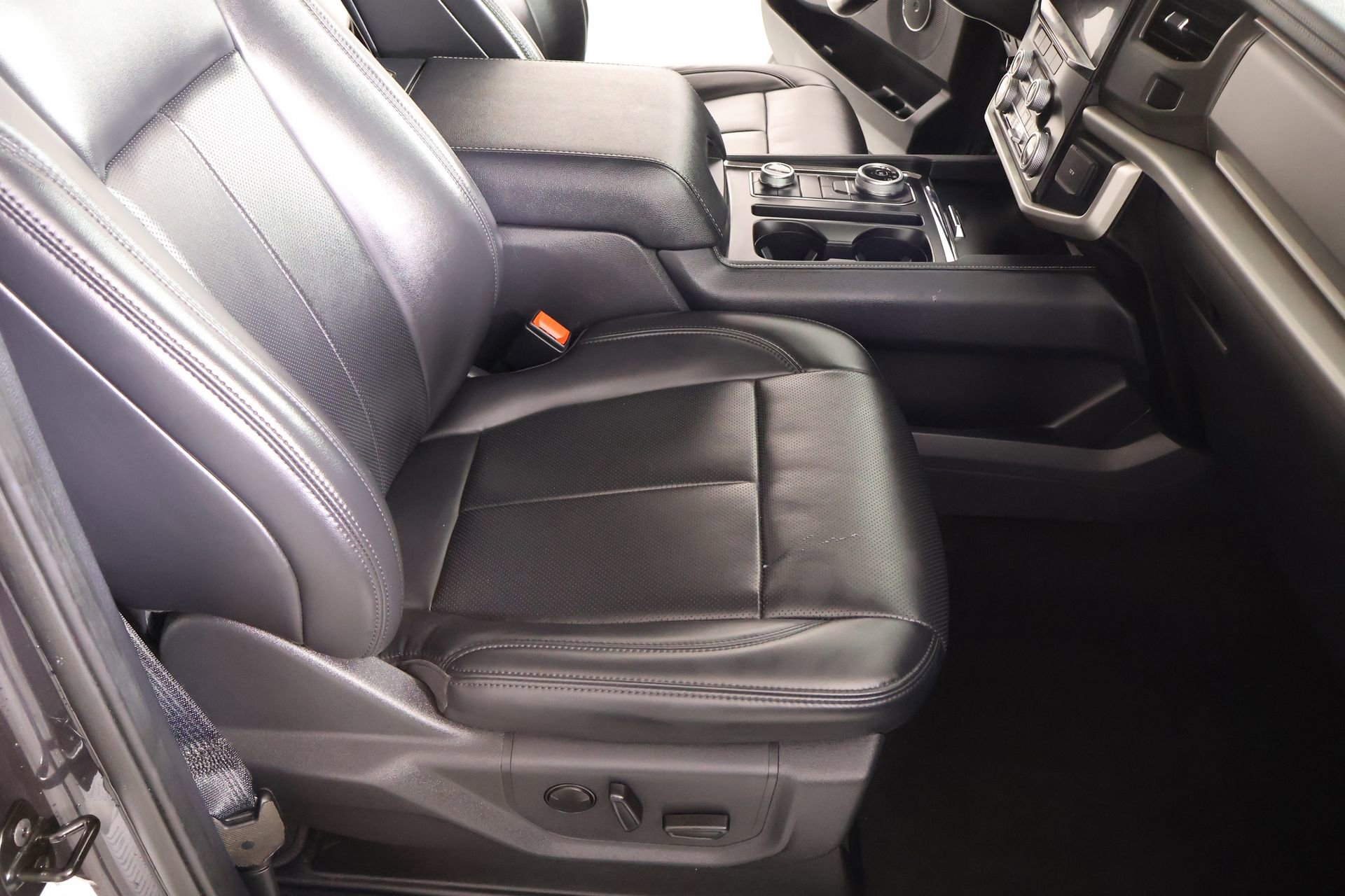 Used 2024 Ford Expedition Max XLT image 15