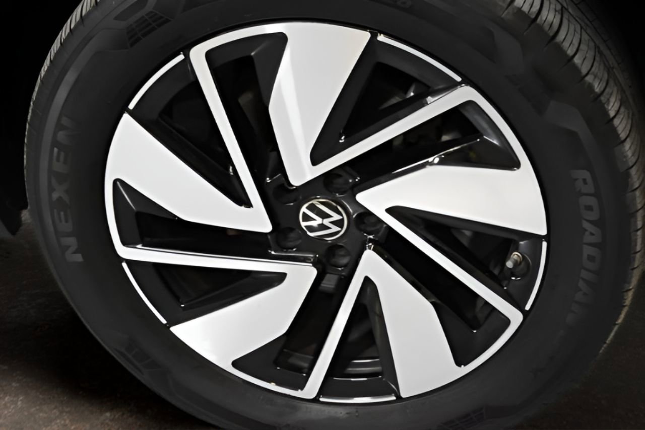 Used 2025 Volkswagen Atlas SE AWD/4WD image 6