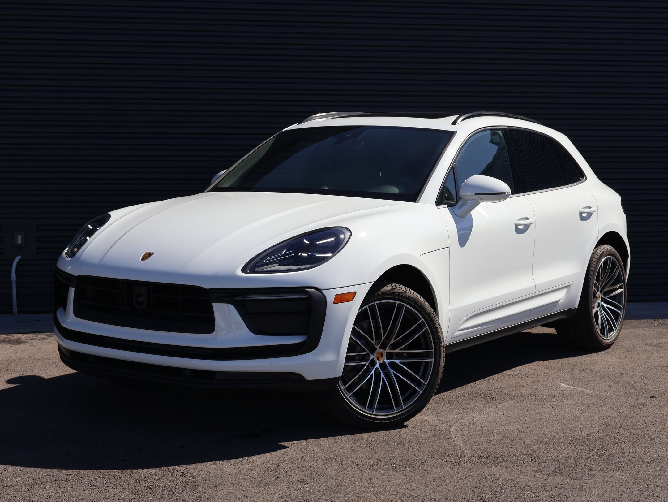 New 2026 Porsche Macan AWD/4WD image 1