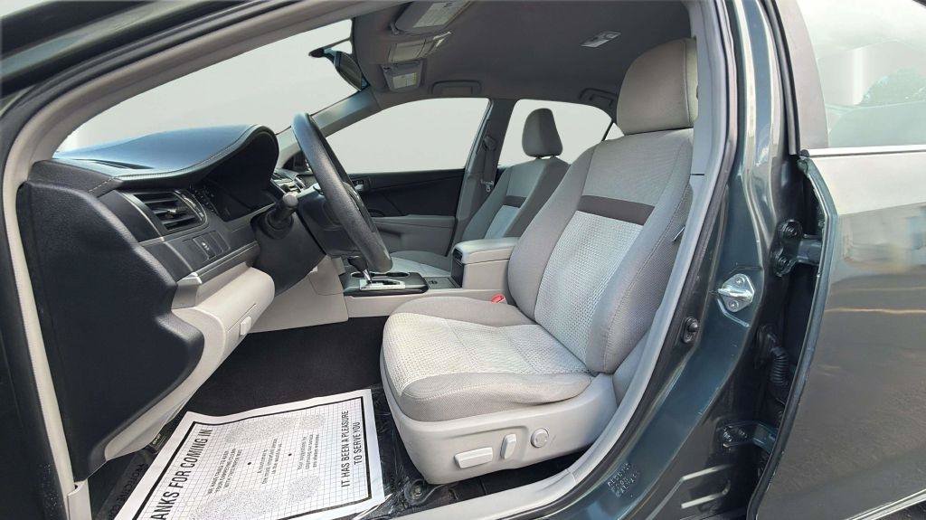 Used 2013 Toyota Camry LE FWD image 26