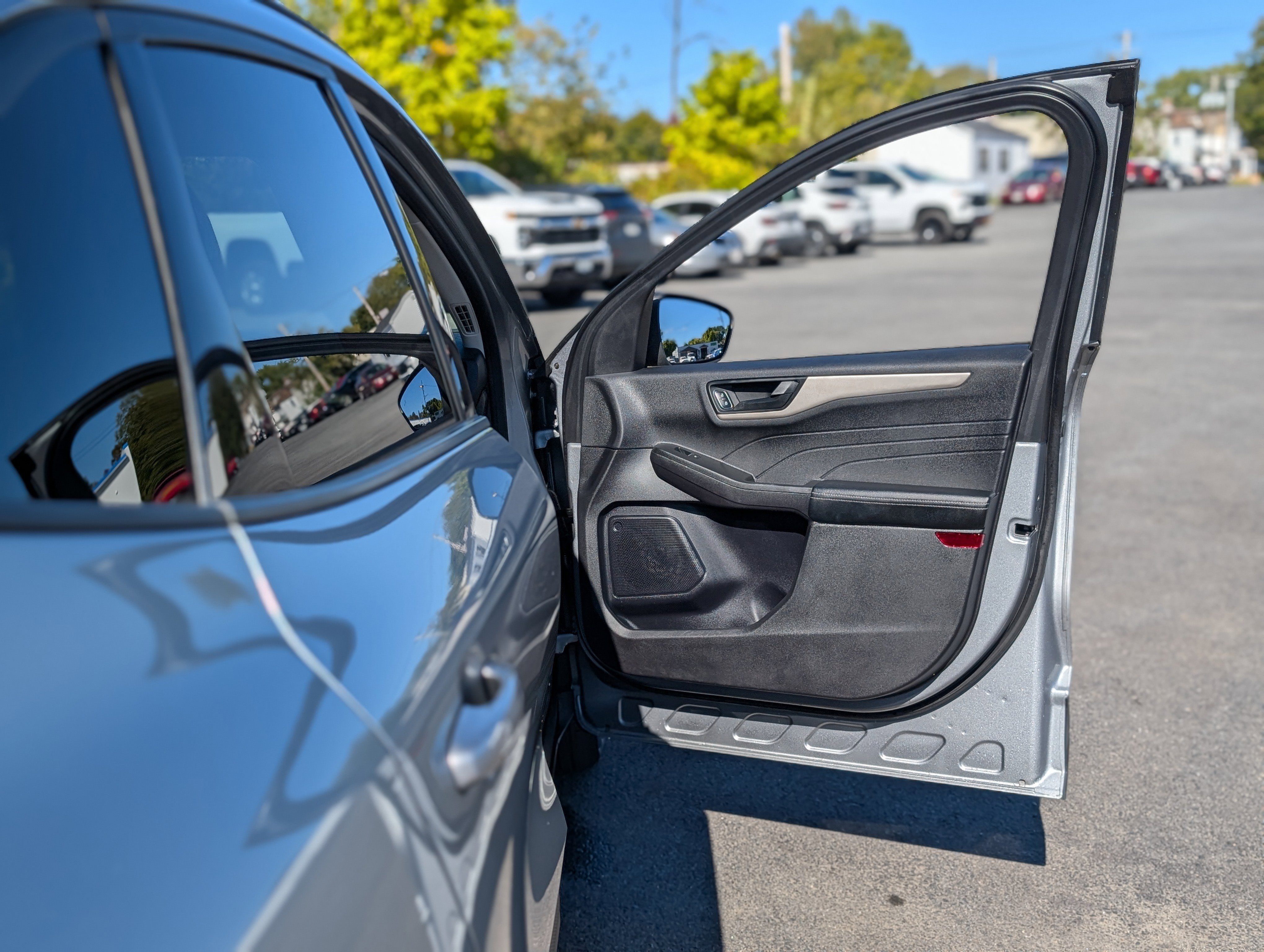 Used 2022 Ford Escape SE w/ SE Sport Appearance Package image 41