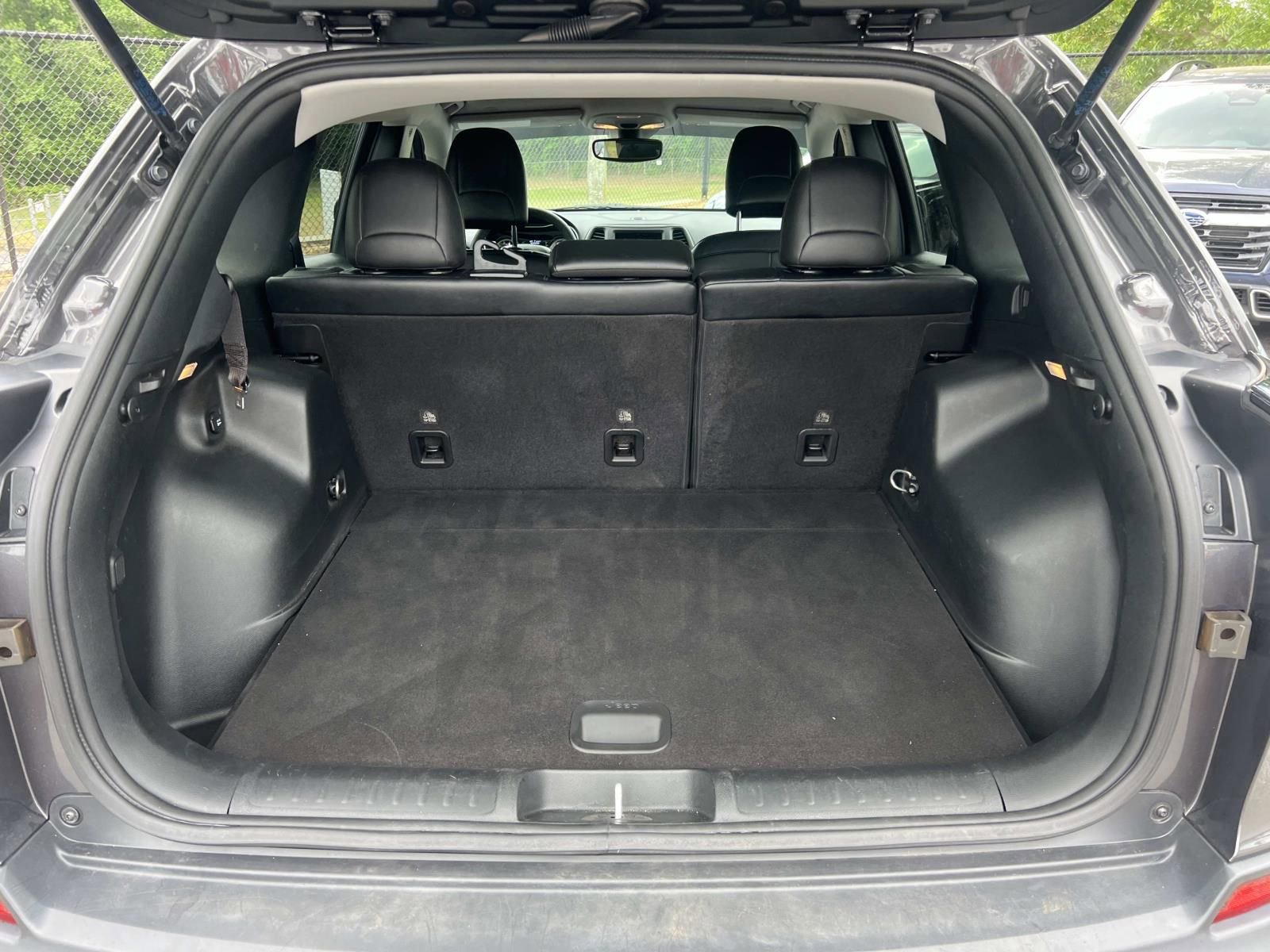 Used 2022 Jeep Cherokee Latitude AWD/4WD image 18