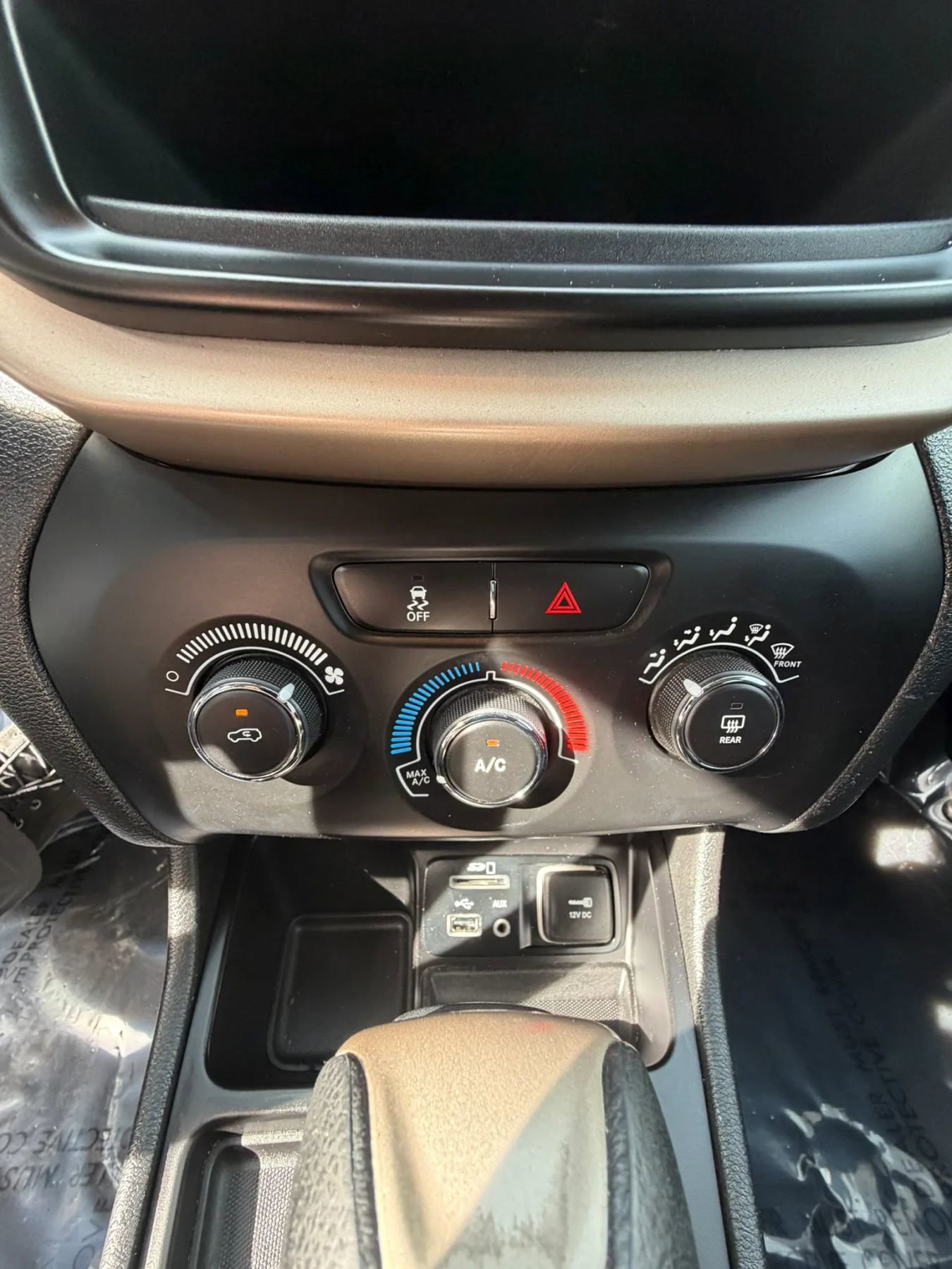 Used 2015 Jeep Cherokee Sport image 24