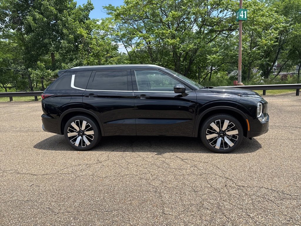 New 2025 Mitsubishi Outlander SEL image 3