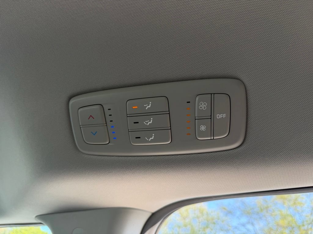 Certified 2024 Kia Carnival LX FWD image 30