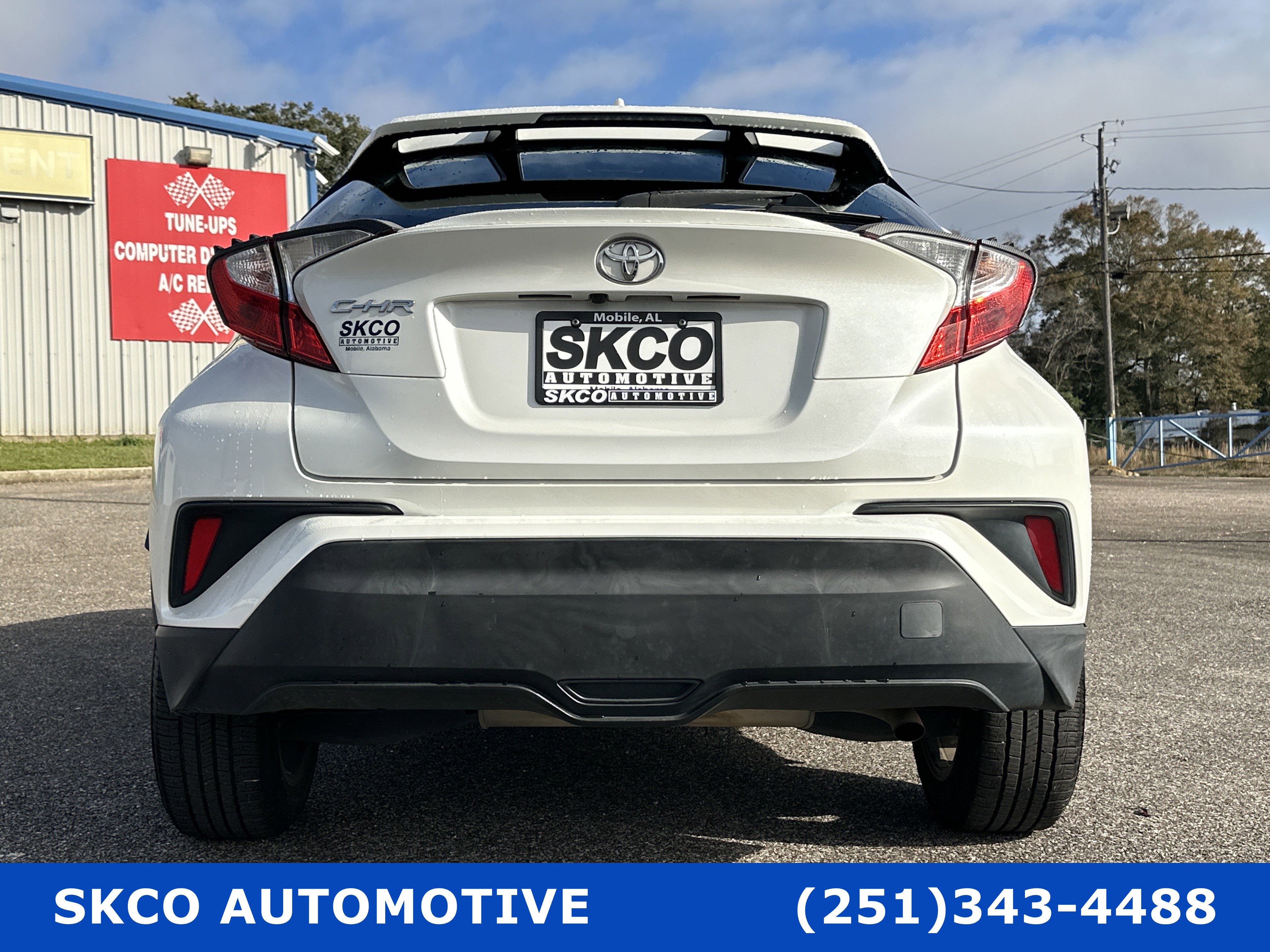 Used 2019 Toyota C-HR LE image 4