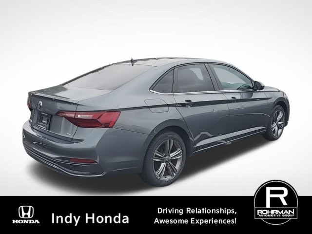 Used 2024 Volkswagen Jetta SE w/ Panoramic Sunroof Package FWD image 10