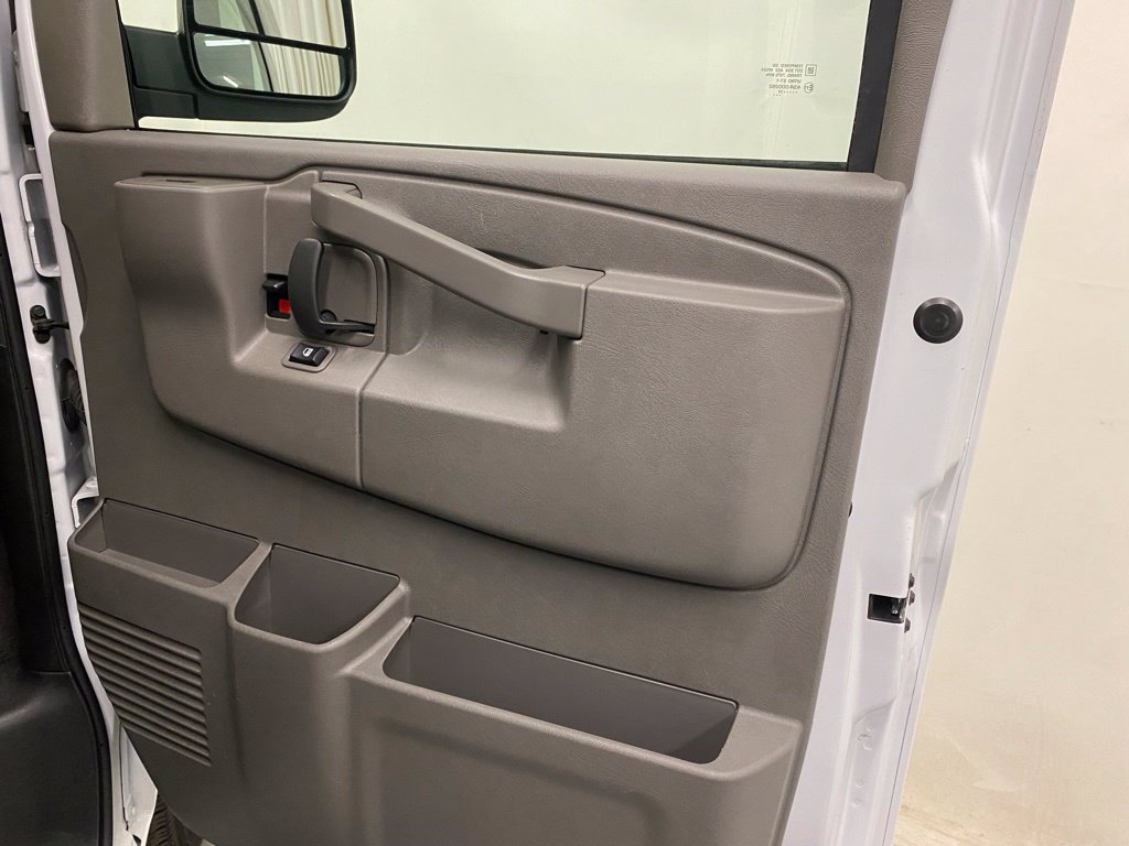 Used 2025 GMC Savana 3500 LT w/ LT Preferred Equipment Group RWD image 13