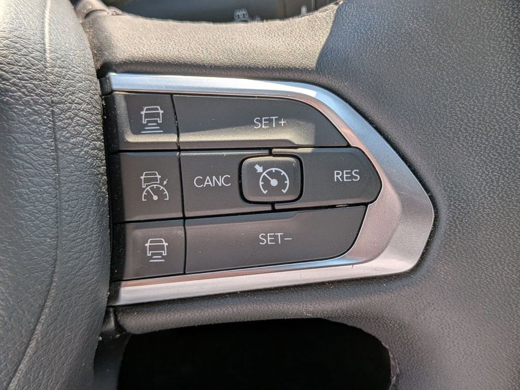 Used 2025 Jeep Compass Limited image 20