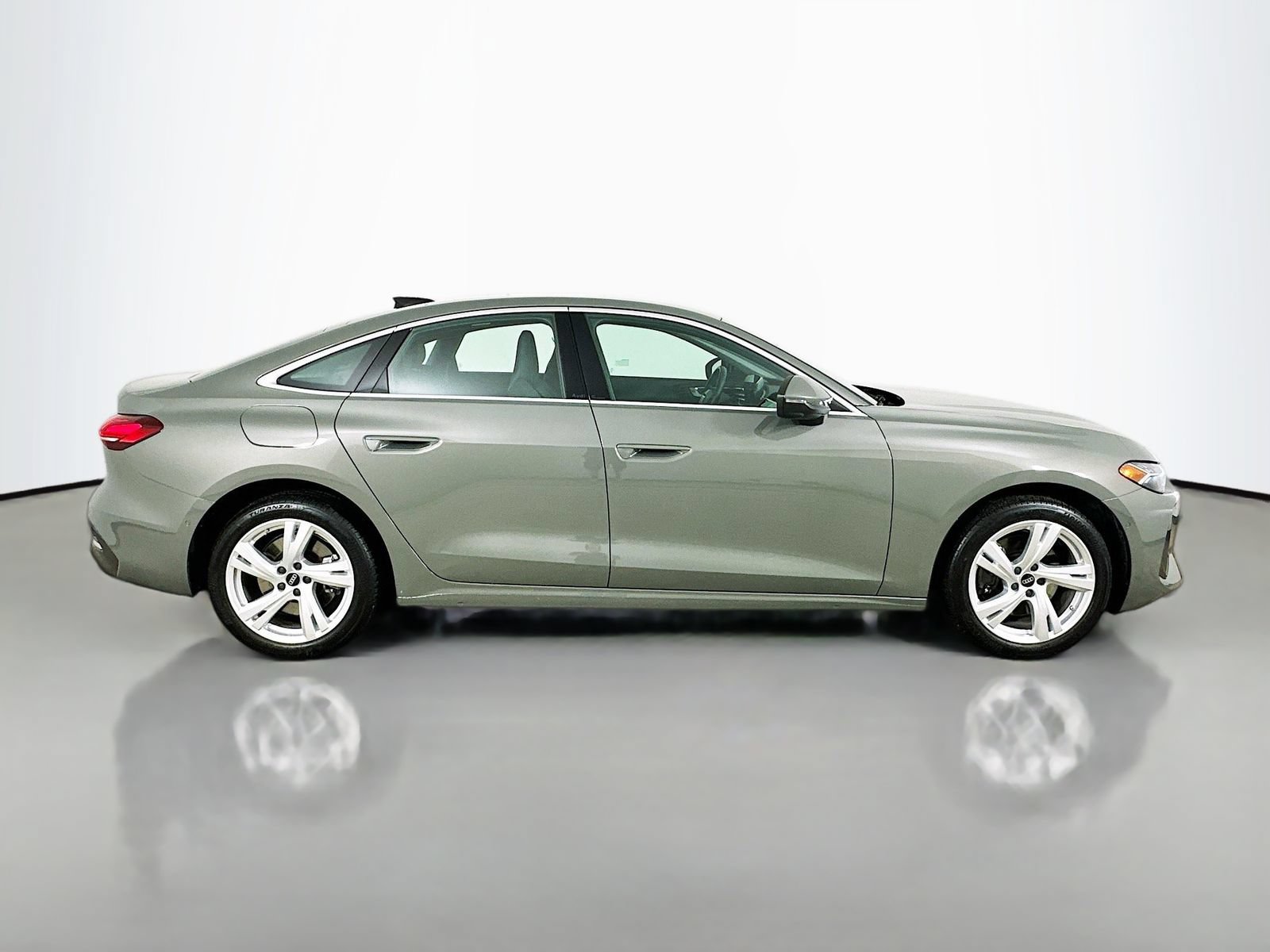 Used 2025 Audi A5 2.0T Premium Plus w/ Premium Plus AWD/4WD image 4
