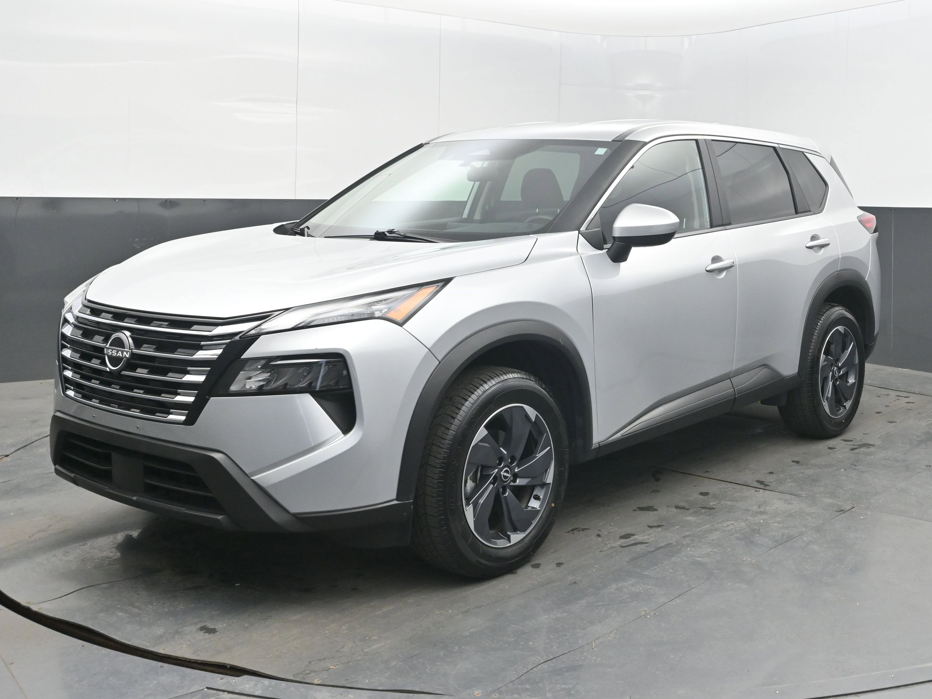 Used 2025 Nissan Rogue SV image 4