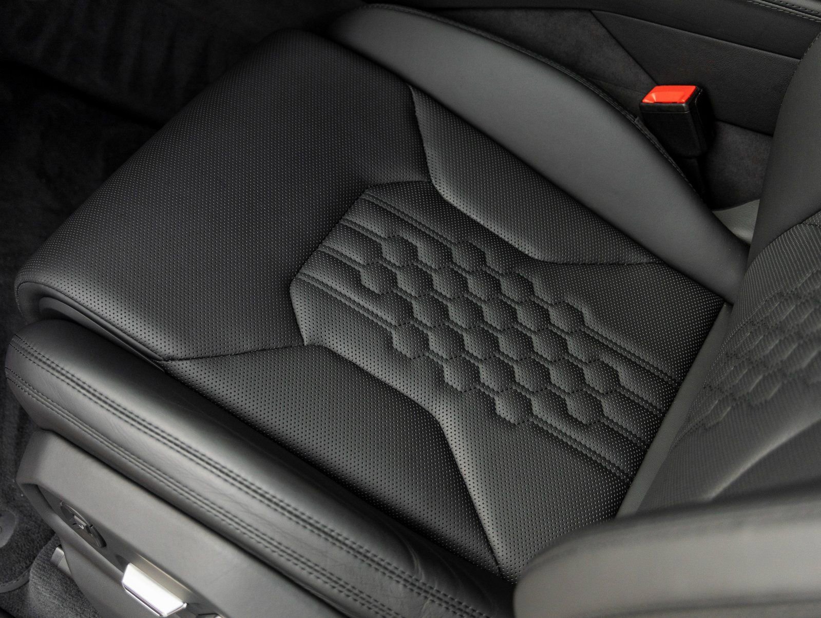 Used 2025 Lamborghini Urus SE image 18