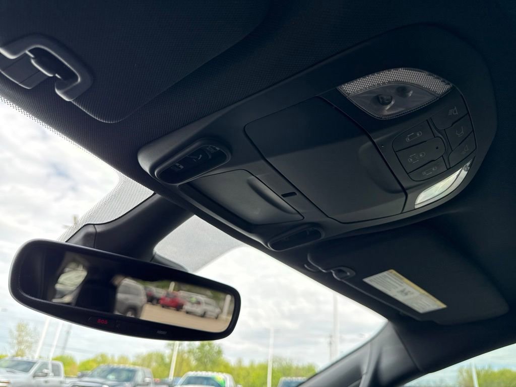 Used 2023 Chrysler Pacifica Limited w/ S Appearance Package FWD image 32