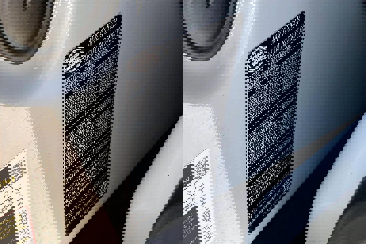 Certified 2025 Land Rover Range Rover Velar Dynamic SE image 31