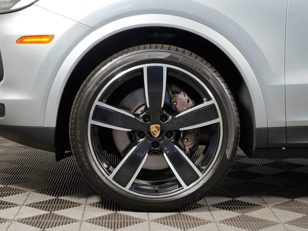 Certified 2023 Porsche Cayenne AWD/4WD image 13