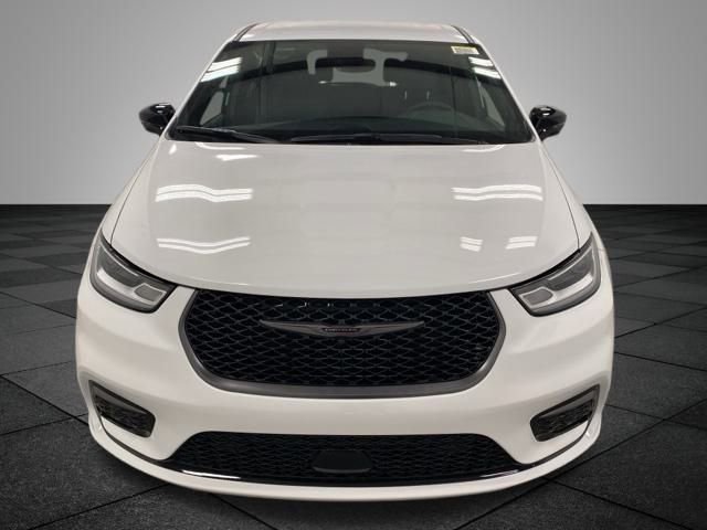 New 2026 Chrysler Pacifica Select image 2