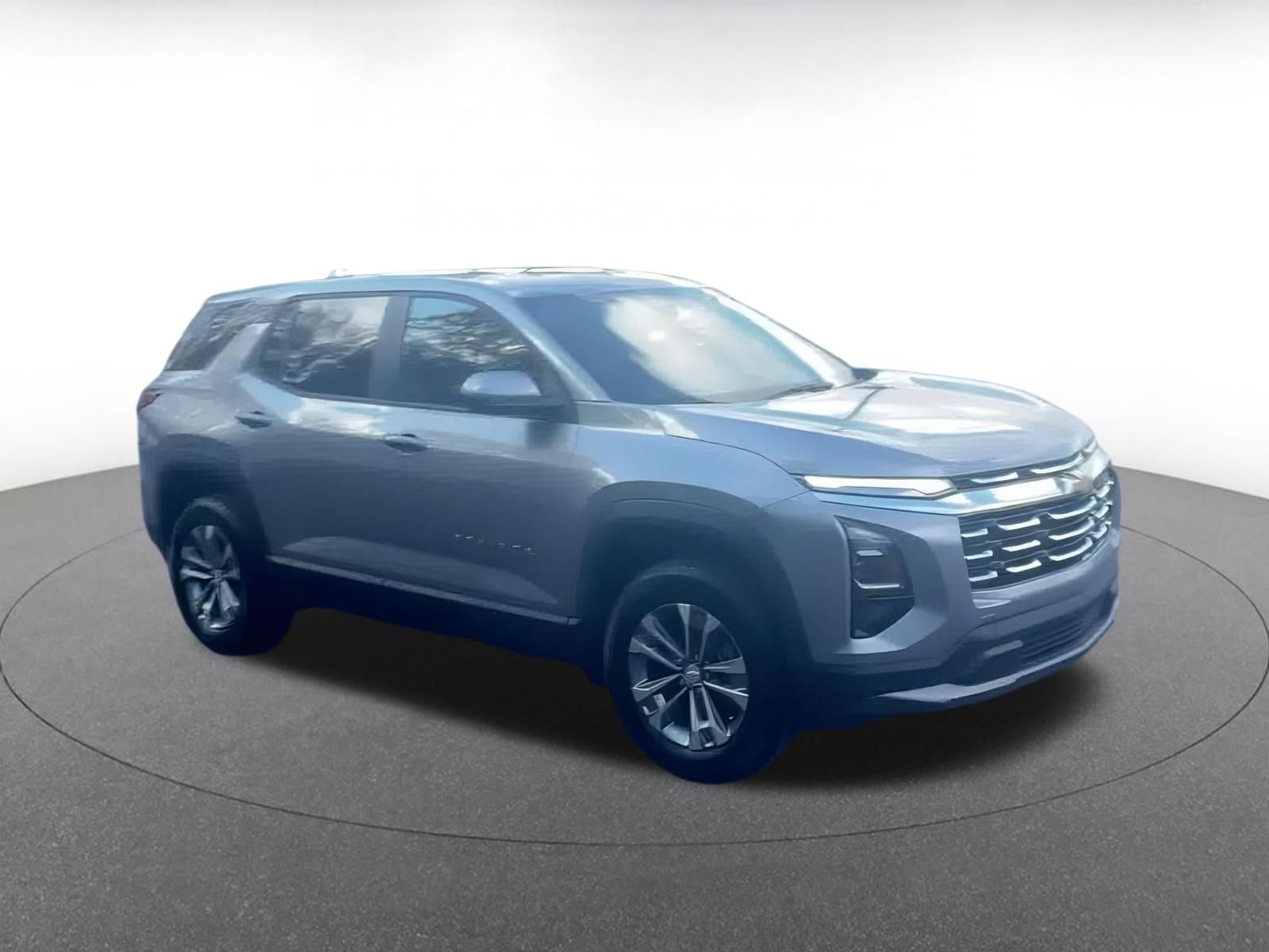 Used 2025 Chevrolet Equinox LT image 2