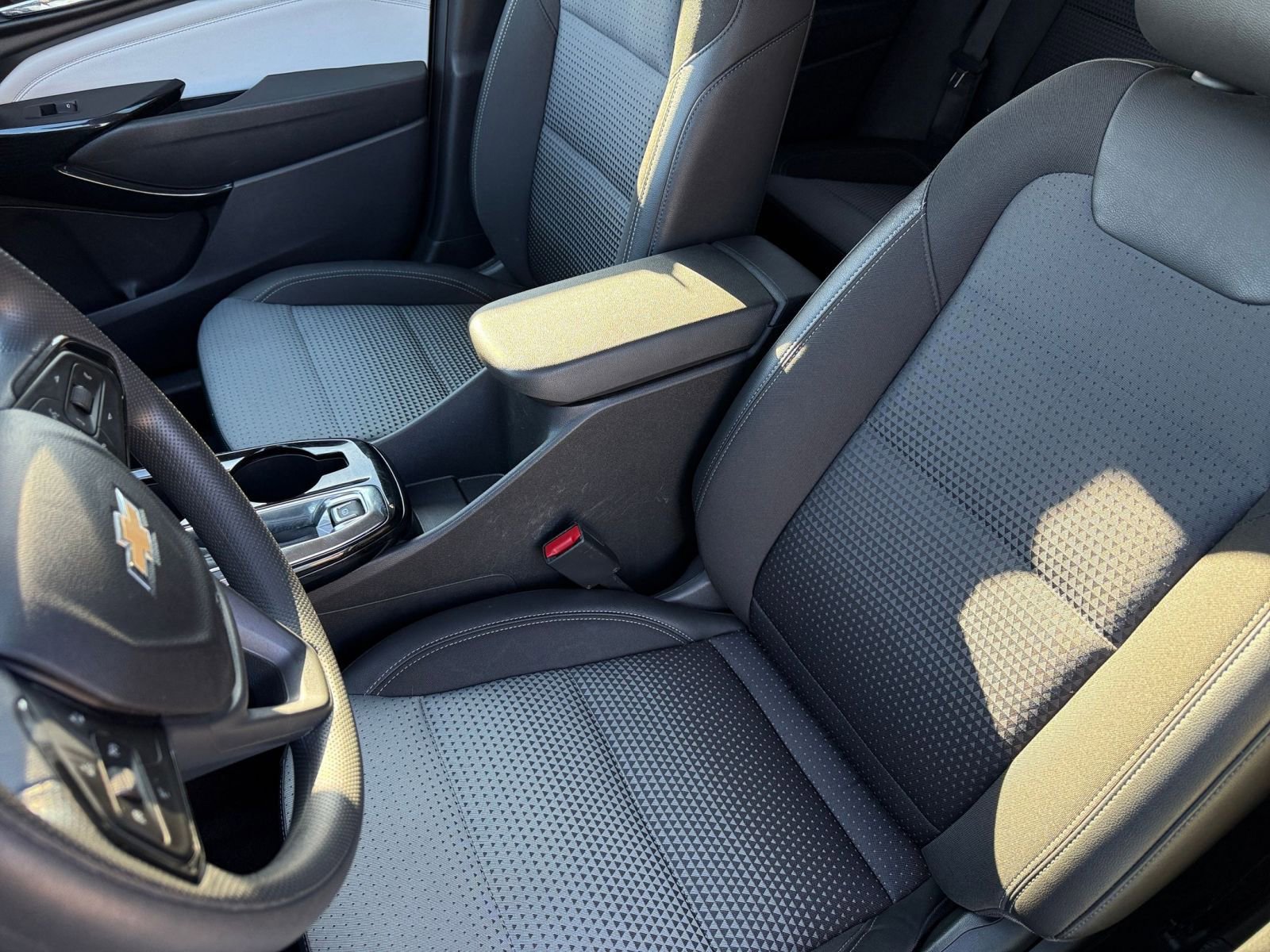 Used 2025 Chevrolet Trax LT image 36