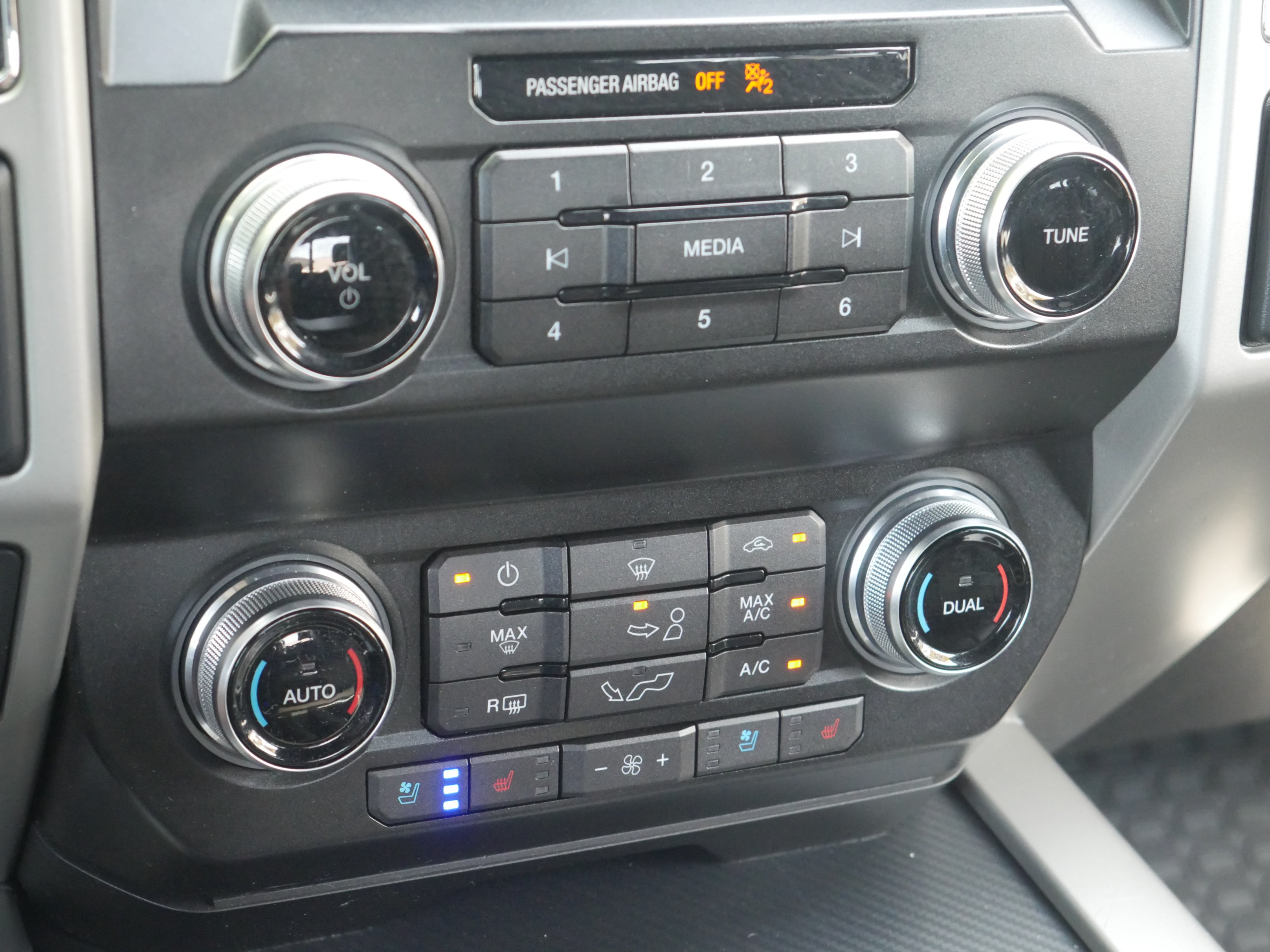 Used 2019 Ford F150 Lariat w/ Equipment Group 502A Luxury AWD/4WD image 15