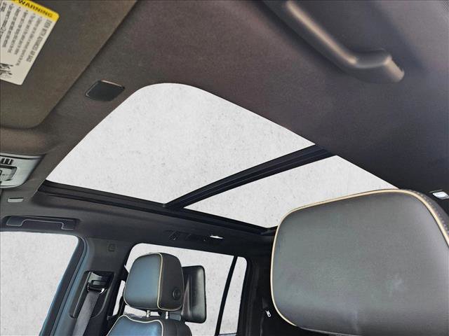 Used 2021 GMC Yukon XL SLT w/ SLT Premium Package image 13