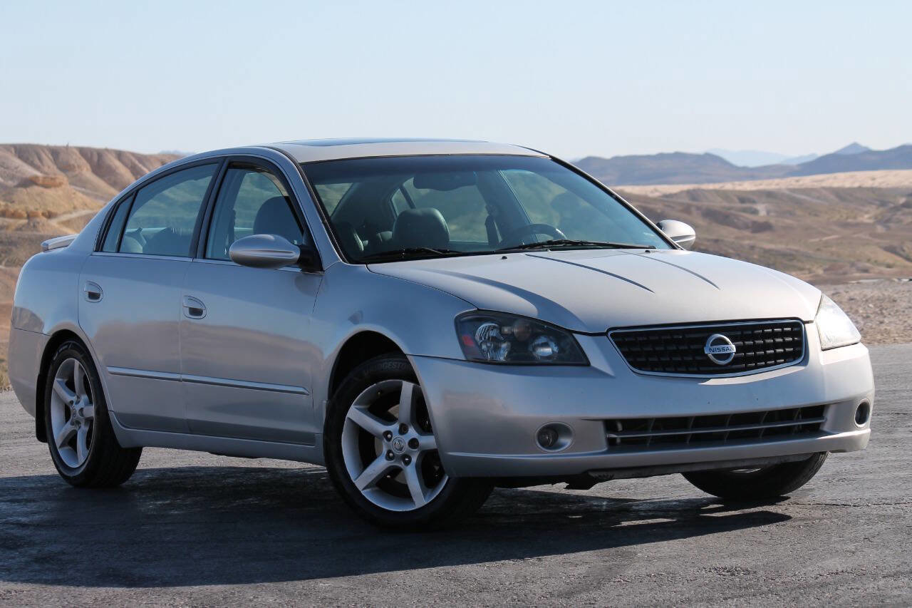Used 2005 Nissan Altima 3.5 SE w/ (X02) Navigation Pkg FWD image 2