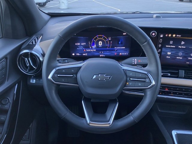 Used 2025 Chevrolet Equinox ACTIV w/ Safety and Technology Package image 30