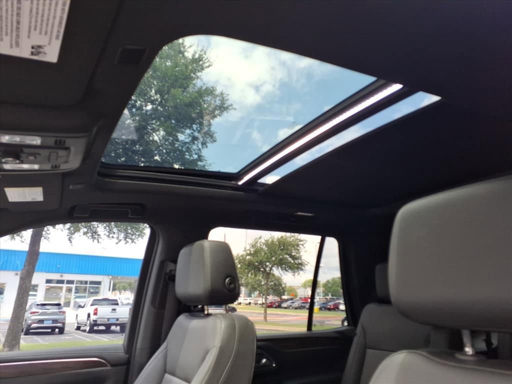 Used 2023 Chevrolet Tahoe Z71 w/ Luxury Package AWD/4WD image 20