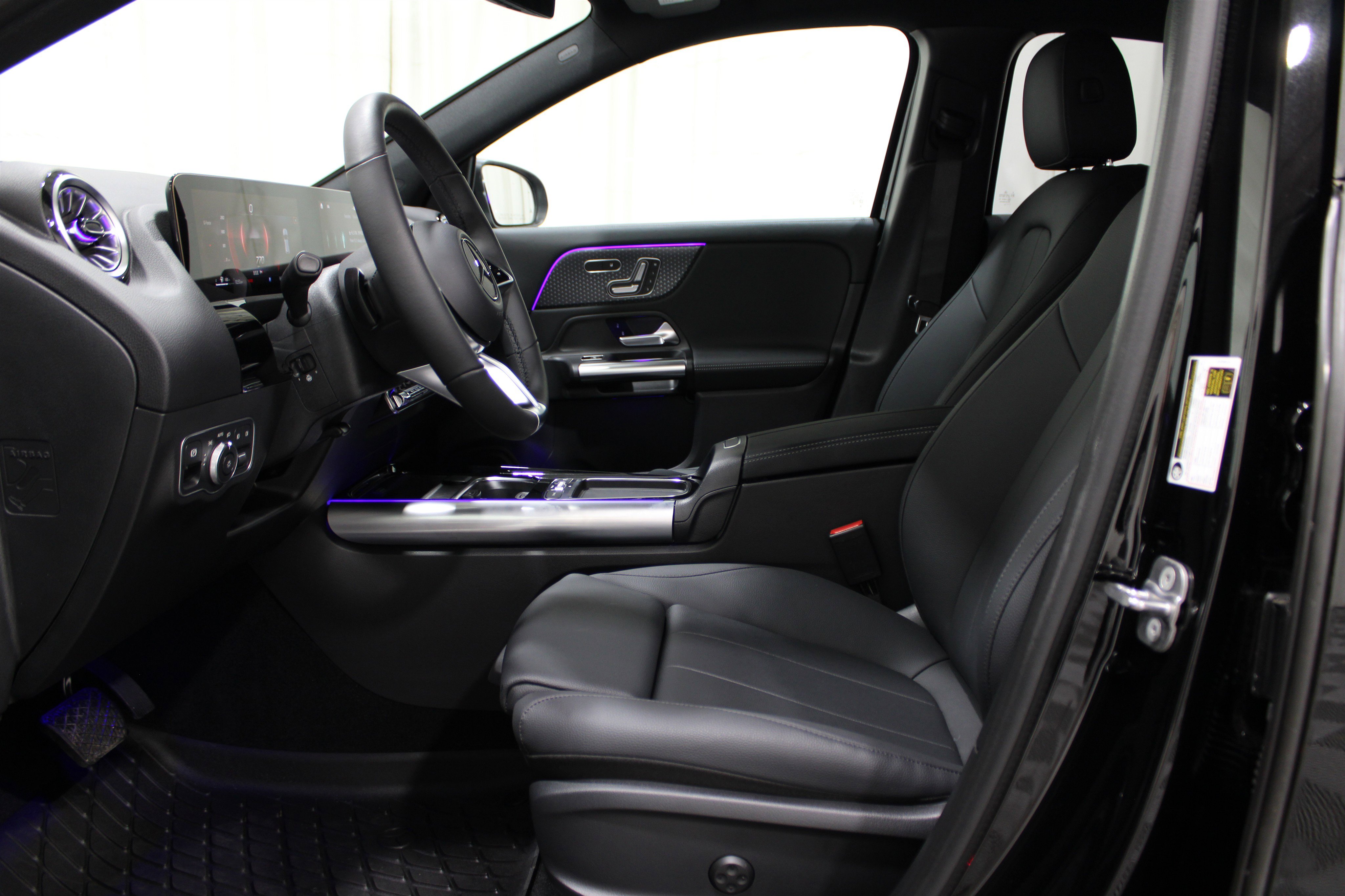 Used 2025 Mercedes-Benz GLA 250 4MATIC image 3