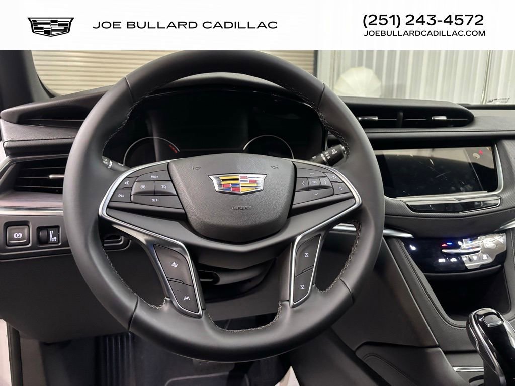 New 2025 Cadillac XT5 Luxury image 9