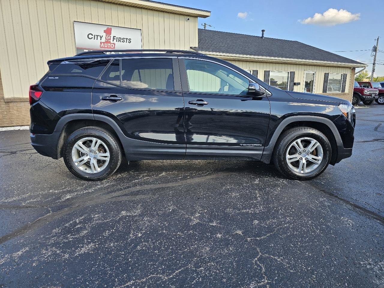 Used 2023 GMC Terrain SLE w/ Driver Convenience Package AWD/4WD image 30