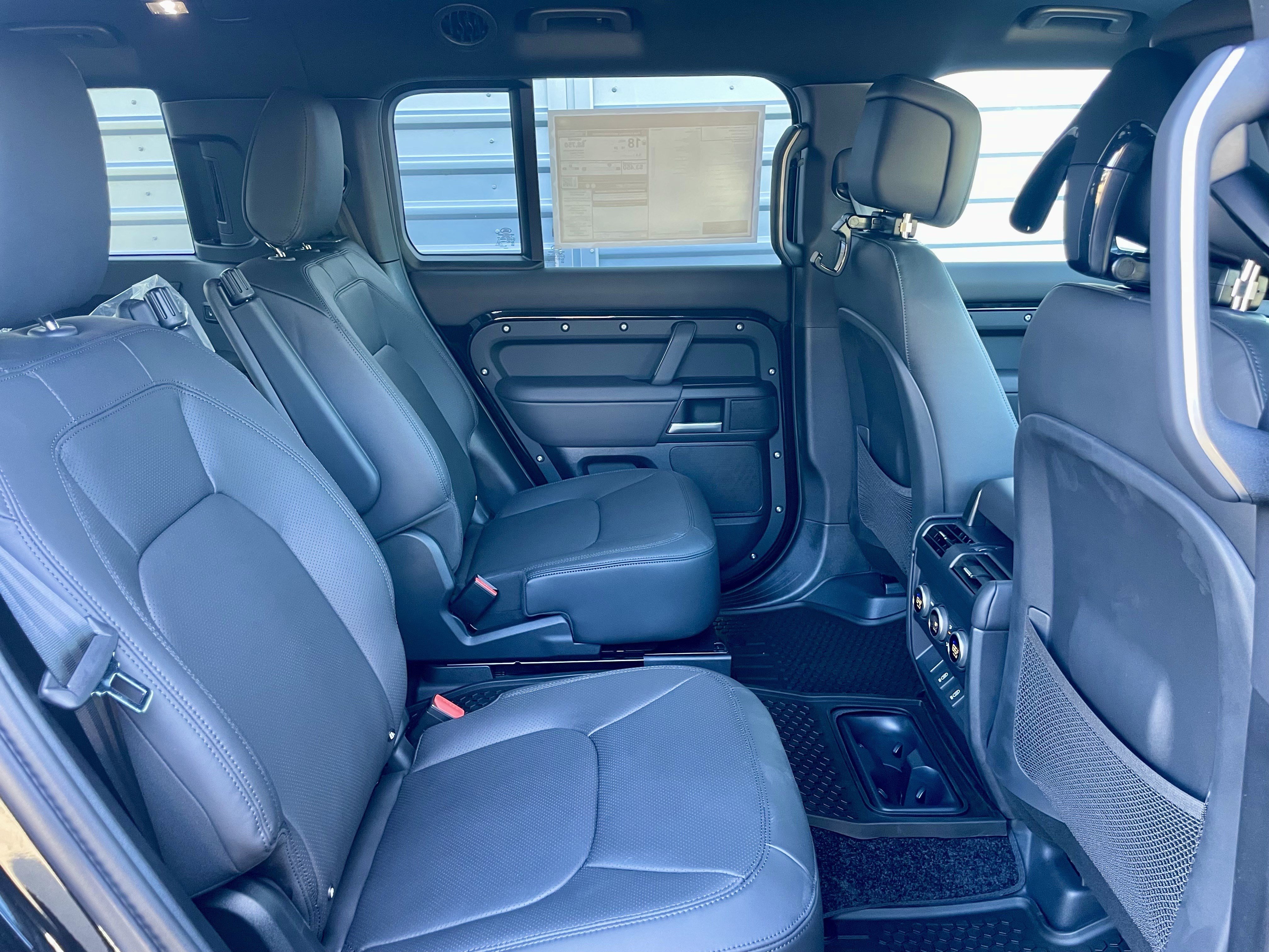 New 2026 Land Rover Defender 130 X-Dynamic SE AWD/4WD image 31
