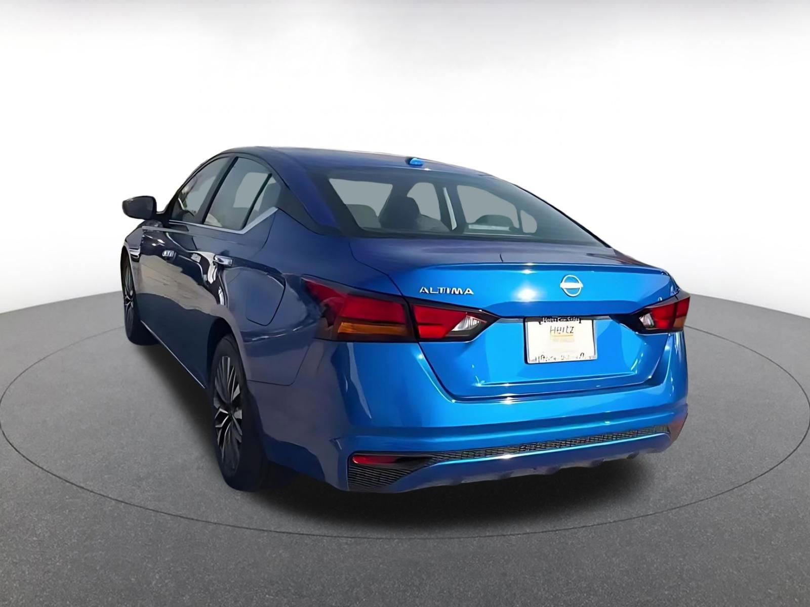 Used 2025 Nissan Altima 2.5 SV FWD image 11