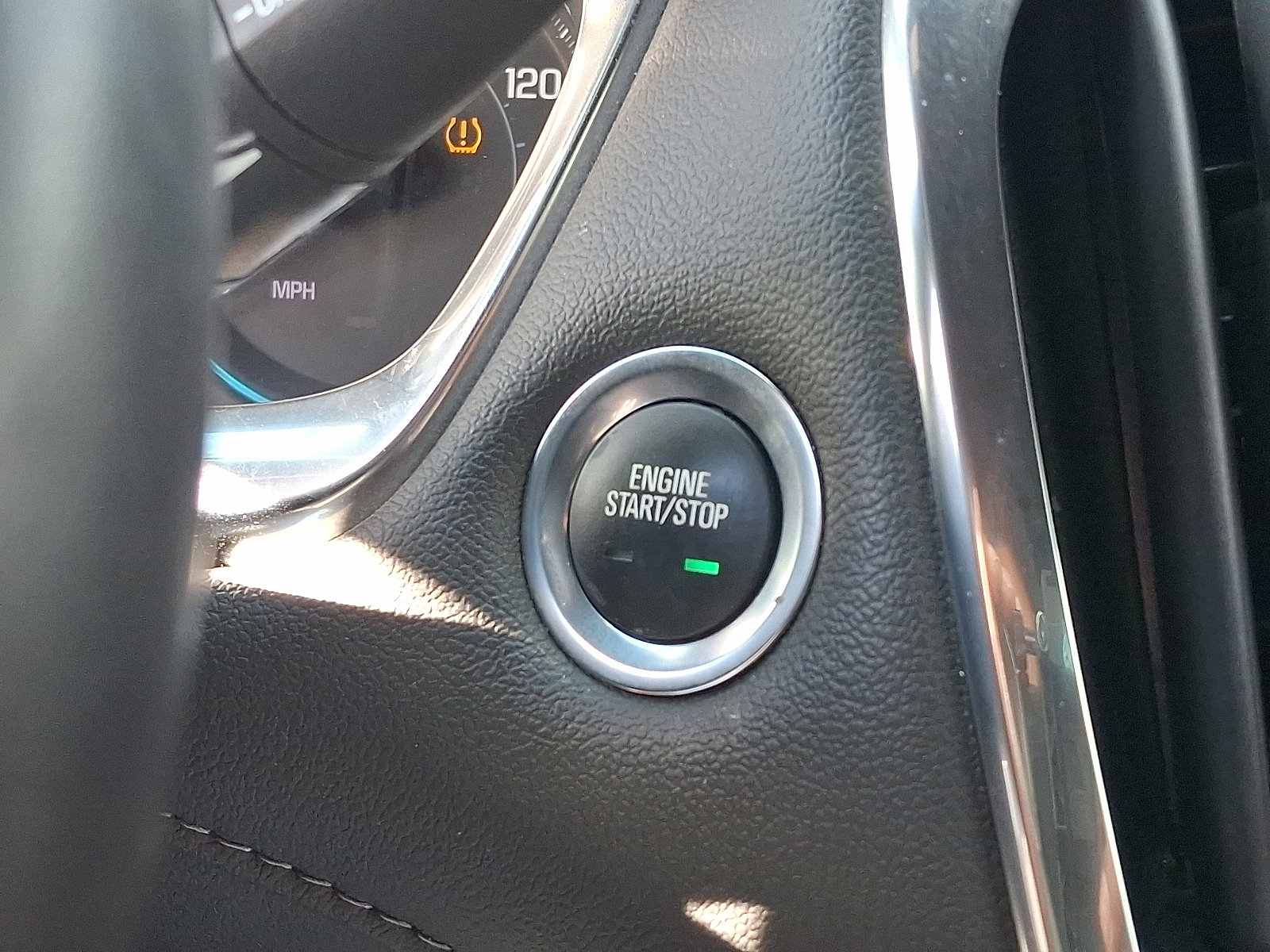 Used 2022 Chevrolet Traverse LT image 27