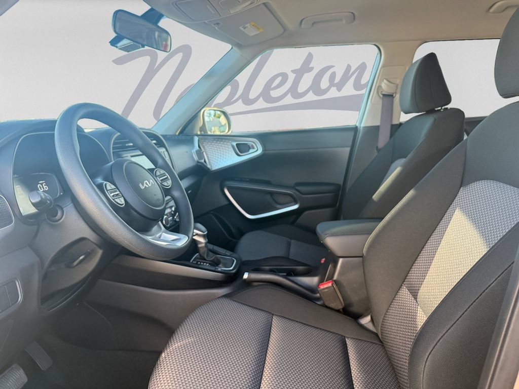 Used 2025 Kia Soul LX w/ LX Technology Package FWD image 15