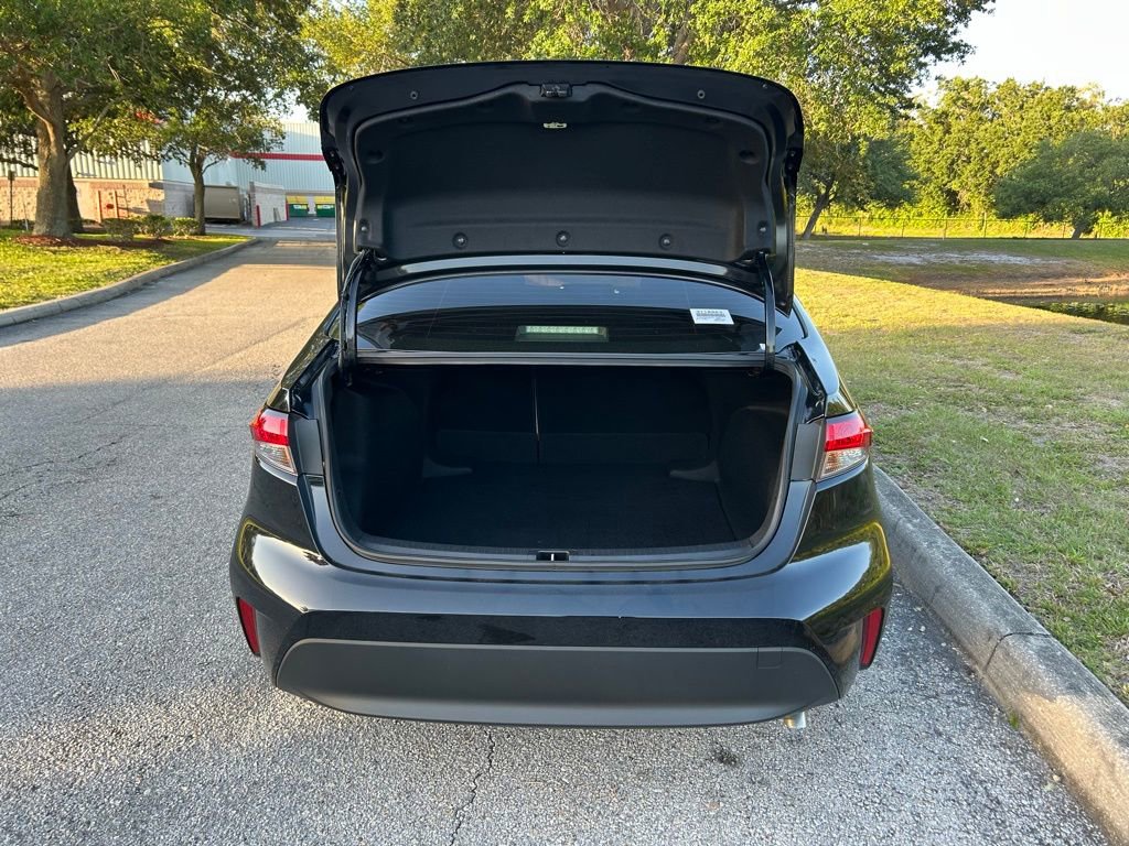 Used 2026 Toyota Corolla LE FWD image 10