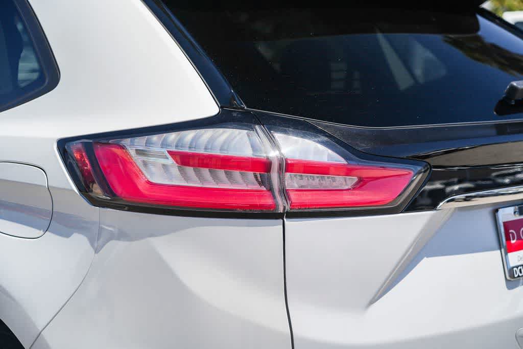 Used 2020 Ford Edge SE FWD image 9