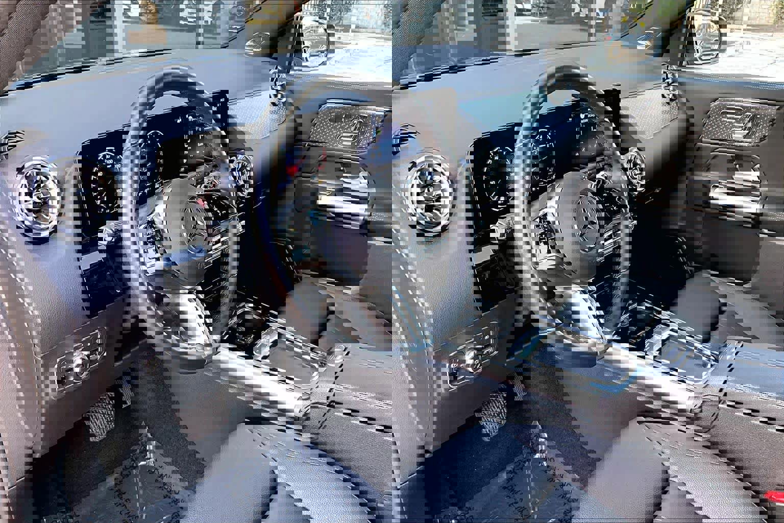 Used 2025 Mercedes-Benz GLA 250 image 16