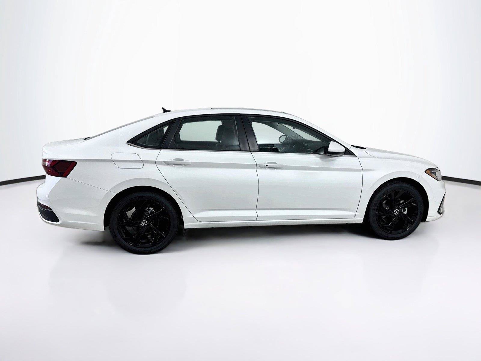 New 2027 Volkswagen Jetta SE FWD image 8
