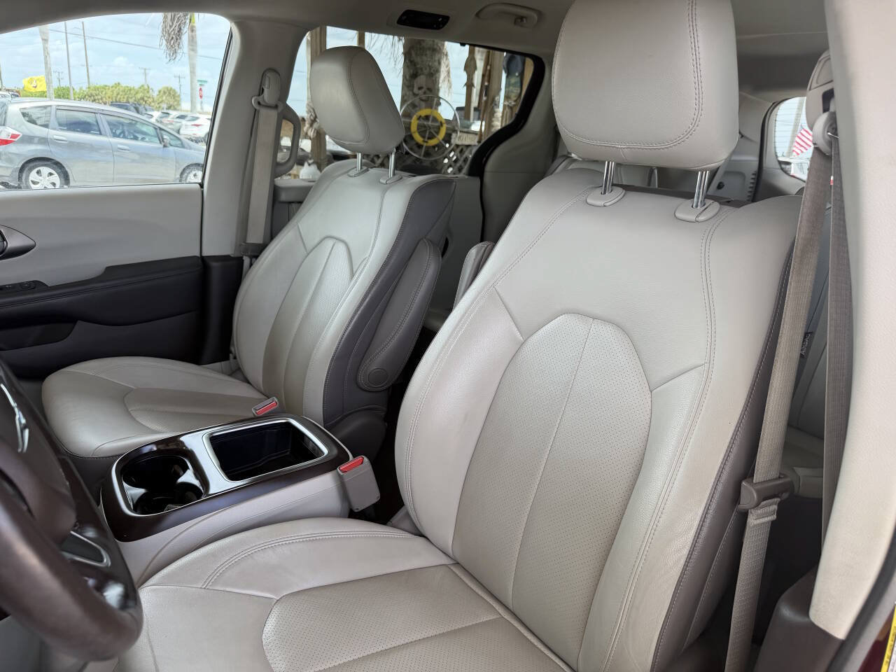 Used 2017 Chrysler Pacifica Touring-L Plus FWD image 12