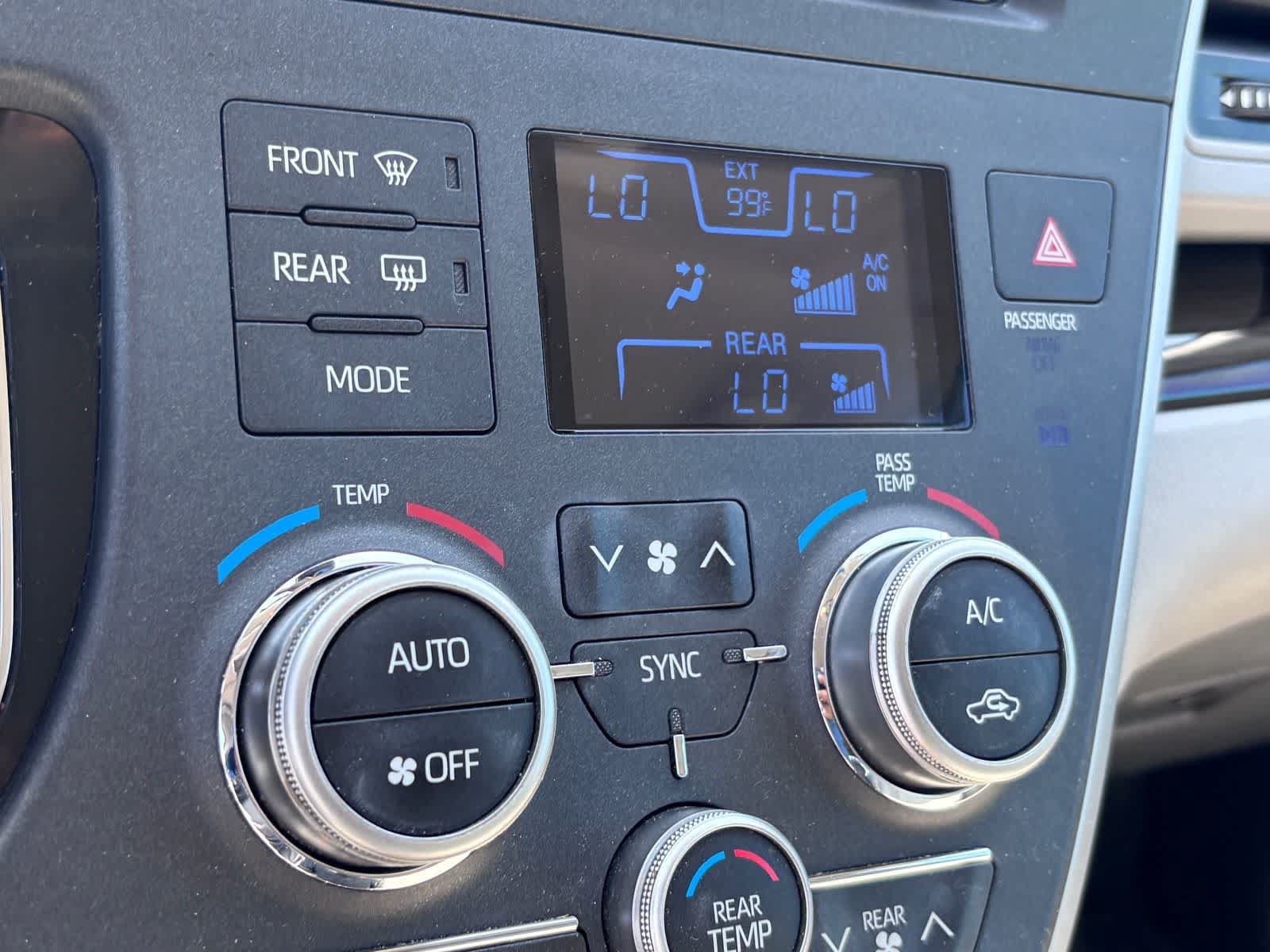 Used 2020 Toyota Sienna XLE w/ XLE Navigation Package FWD image 22