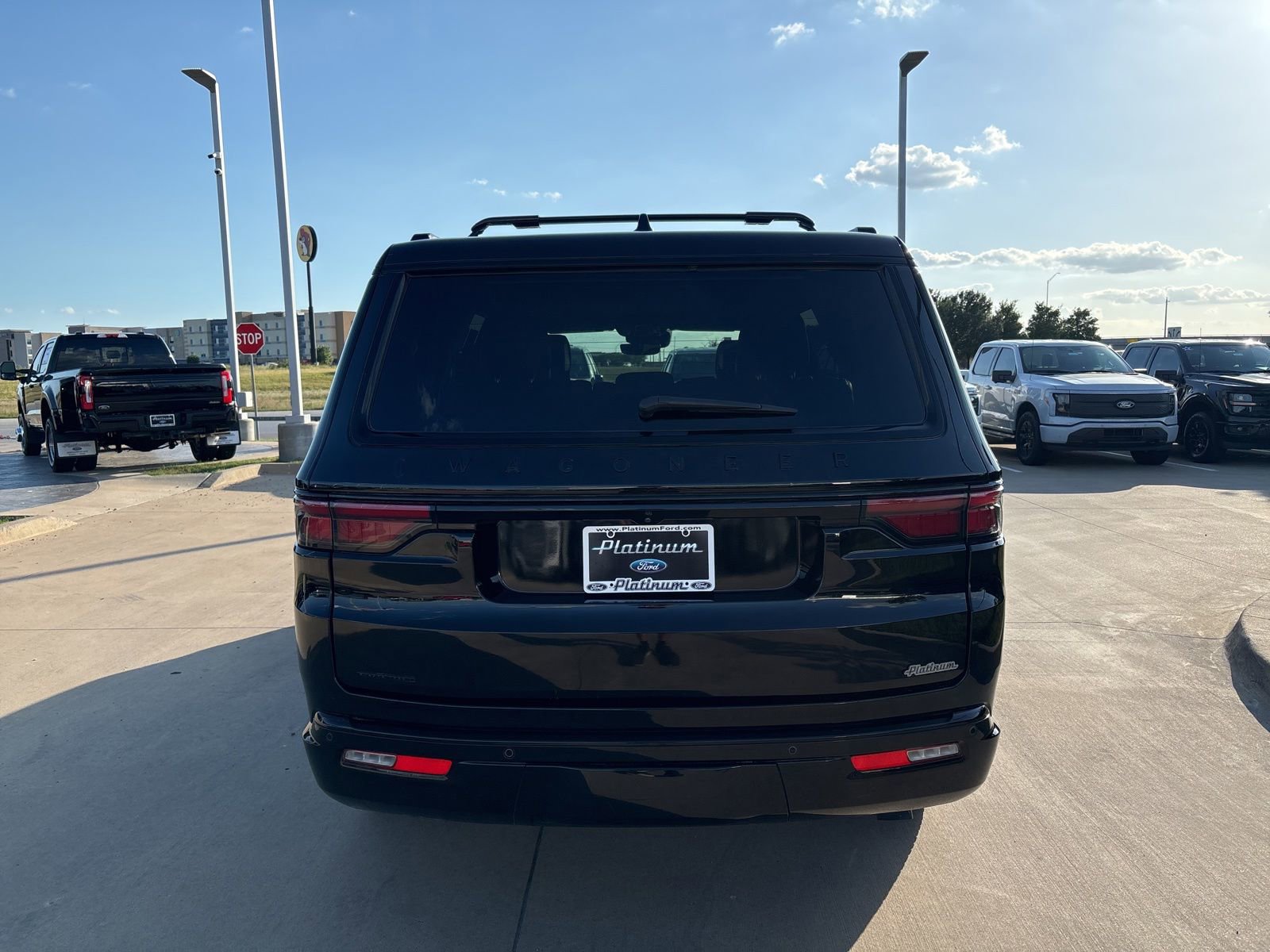 Used 2023 Jeep Wagoneer Series II AWD/4WD image 4