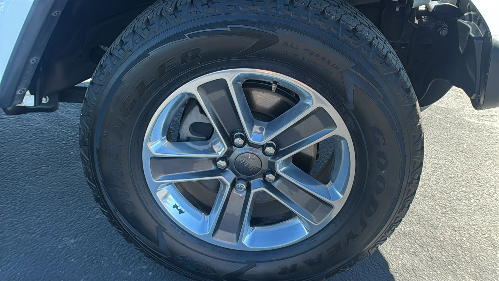Used 2020 Jeep Wrangler Unlimited Sahara AWD/4WD image 9