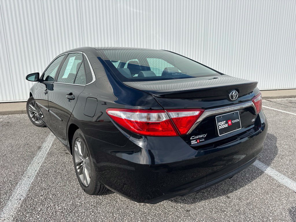 Used 2015 Toyota Camry SE FWD image 5