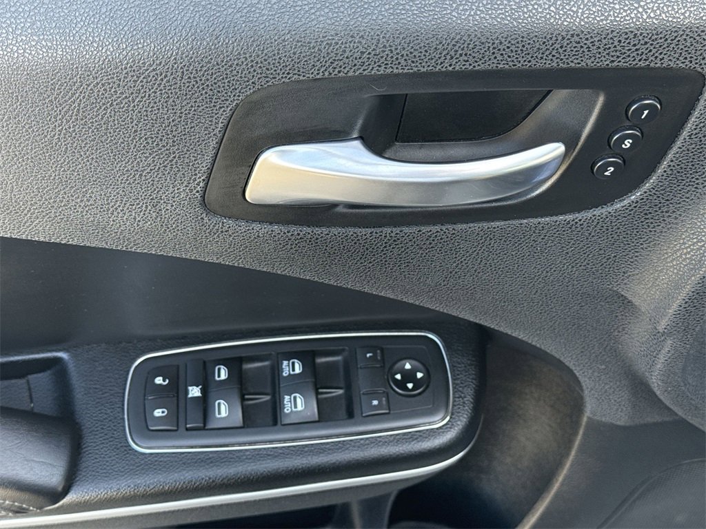 Used 2020 Dodge Charger SXT w/ Leather Interior Group image 15