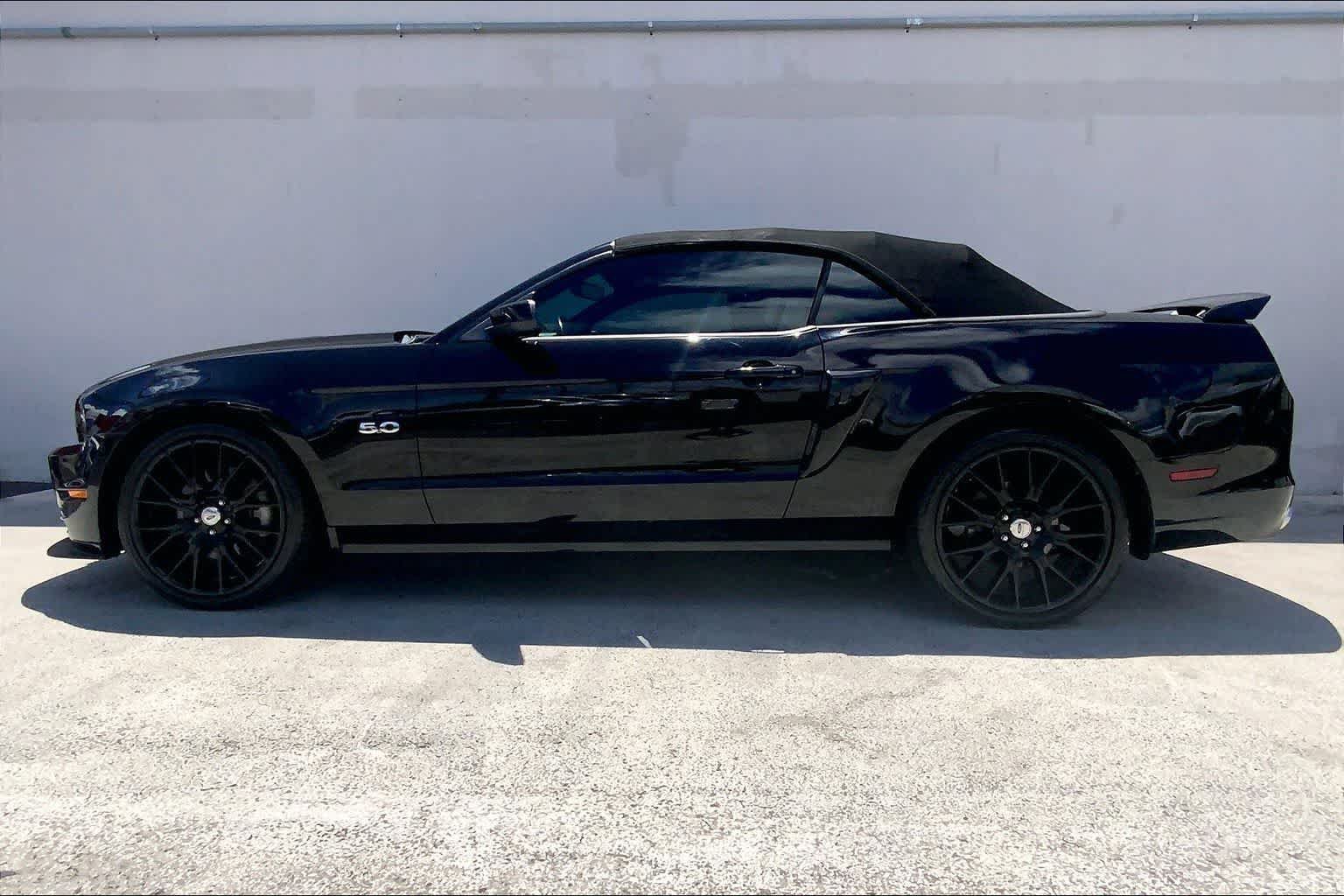 Used 2014 Ford Mustang GT Premium w/ Electronics Package RWD image 3