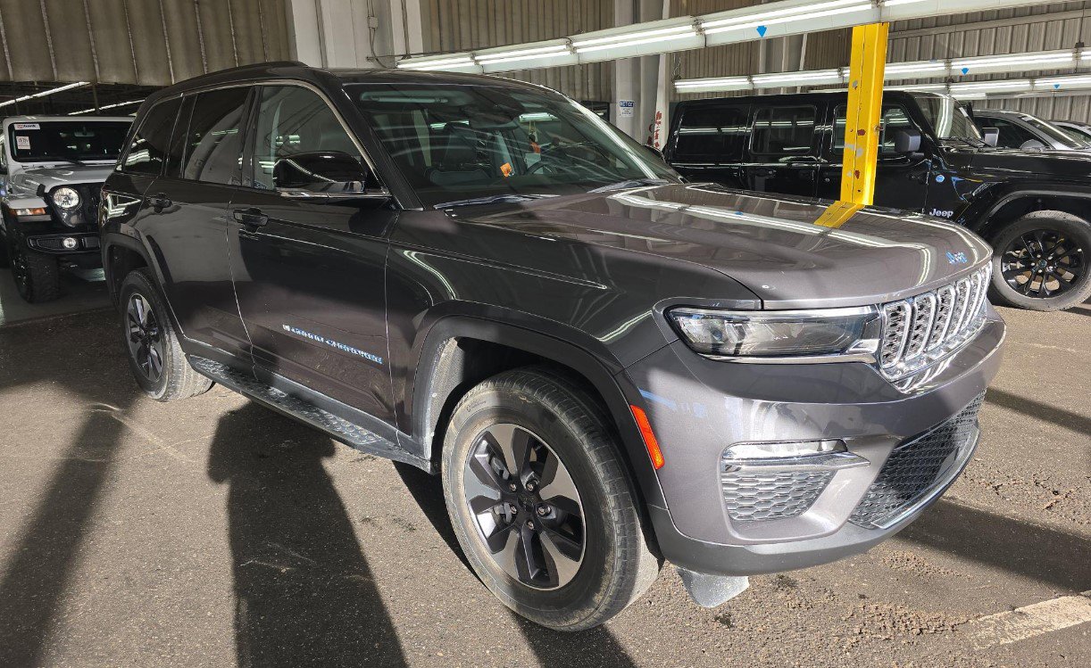 Used 2022 Jeep Grand Cherokee Limited 4xe image 2