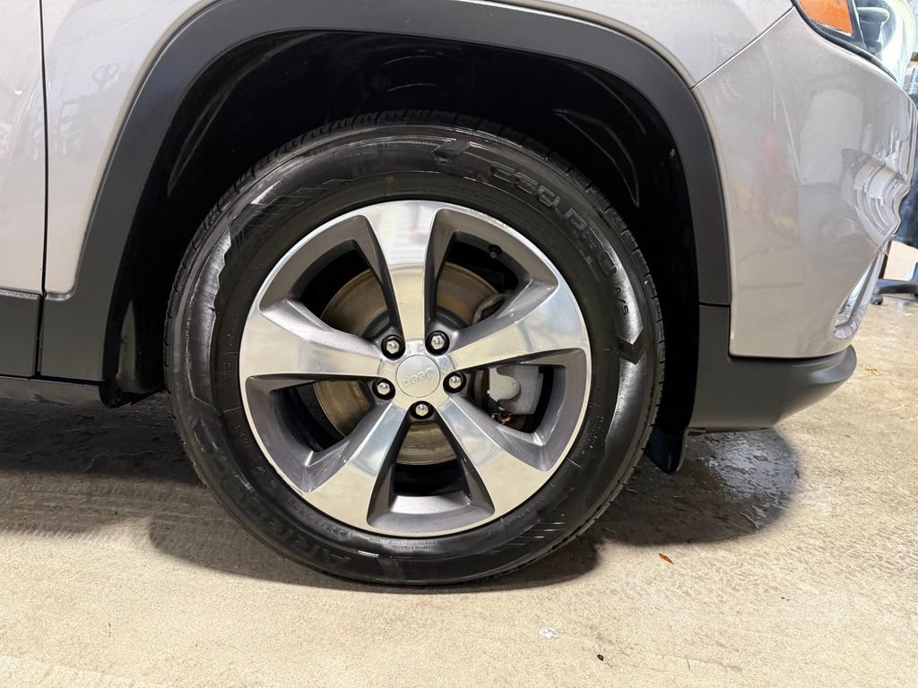 Certified 2020 Jeep Cherokee Limited AWD/4WD image 40
